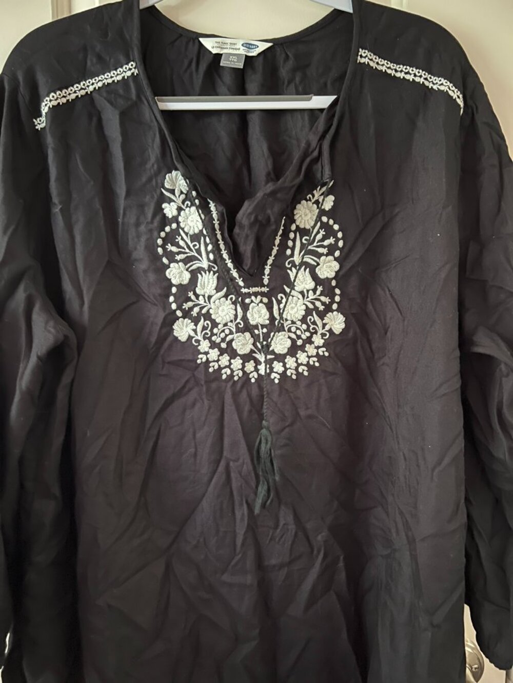 Black Tunic with White Floral Embroidery Sz XXL